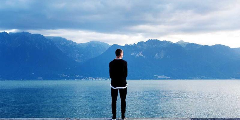 家庭医疗新趋势：专业医疗咨询与老年护理在慢性病管理中的实践指南