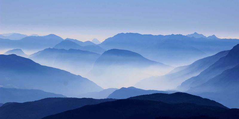 职场人士的颈椎病预防与治疗：从工位Ergonomics到专业医疗咨询