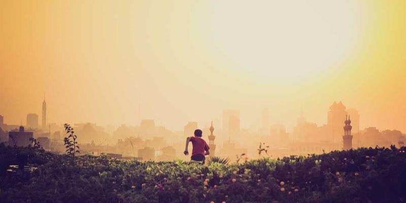 过敏季生存指南：从家庭护理到原木风健康环境的全面防护策略